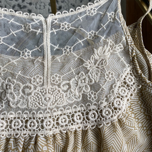 Geometric Summer Tank Top with Lace Detail and Ruffle front - Picture 4 of 6